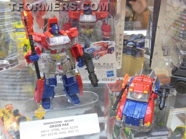 Transformers=botcon 2013 Generatations Prime Paltinum  (89 of 424)